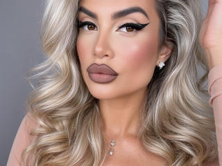 Lellie's Model Profile