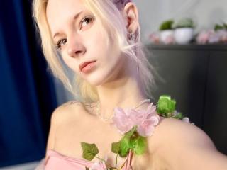 DierdreLorenzano's Model Profile