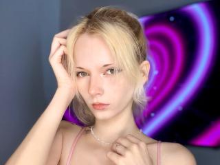 DierdreLorenzano's Model Profile