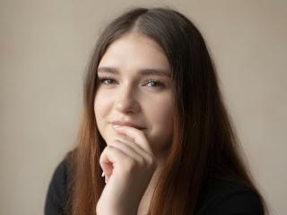 Ver la ficha detallada de ElenoreHarajly
