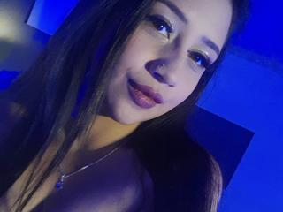 Lásd a VioletatheMoon teljes profilját