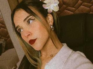Lásd a AliceBellez teljes profilját