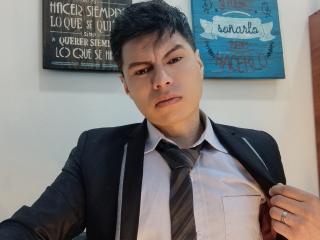 Lásd a AquilesTaylor teljes profilját