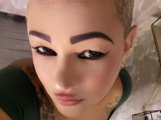 Lásd a GianellaCox teljes profilját