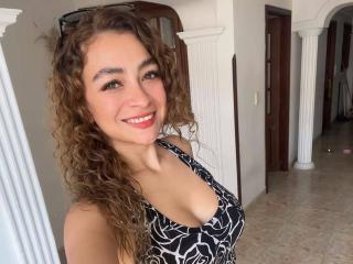 Lásd a AriannaBlake teljes profilját