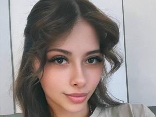 انظر إلى الملف المفصل لـ CristalAispuro