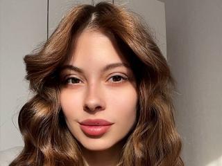 انظر إلى الملف المفصل لـ CristalAispuro