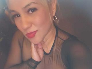 انظر إلى الملف المفصل لـ CamilaNoer