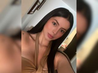 انظر إلى الملف المفصل لـ IsabellaJames