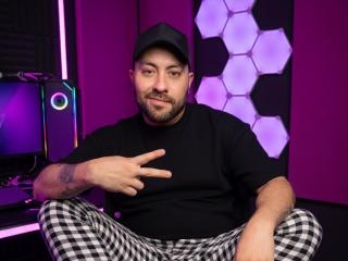 انظر إلى الملف المفصل لـ mikeloverss