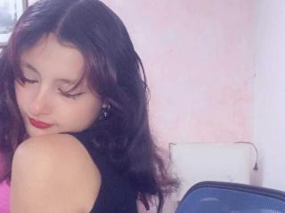 См. подробные сведения о модели ValentinaRoseX