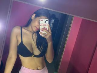 Prikaži popoln profil modela KinkyIris