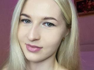 Prikaži popoln profil modela JulieBlaze