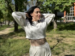 Prikaži popoln profil modela Xioni