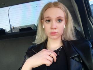 Prikaži popoln profil modela LindaxxCrow