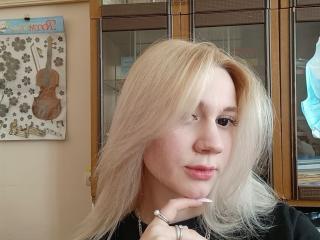 Prikaži popoln profil modela LindaxxCrow
