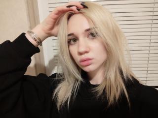 Prikaži popoln profil modela LindaxxCrow