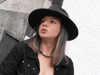 Prikaži popoln profil modela ArianaBlonde