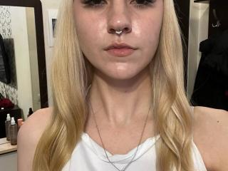 Se komplett profil för LanaLive