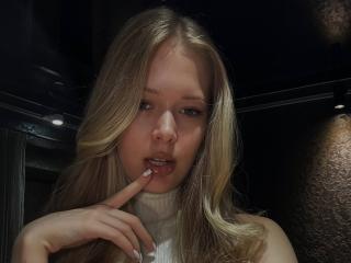 Ver la ficha detallada de LillianaWhang