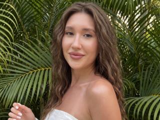 EmiliallWaeres's Model Profile