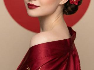 Diantrisy's Model Profile