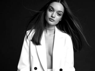 Diantrisy's Model Profile