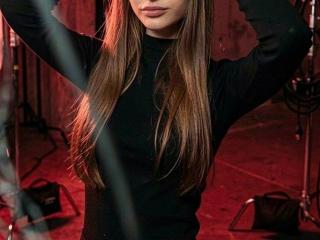 Diantrisy's Model Profile