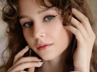 FarrahShulthess's Model Profile
