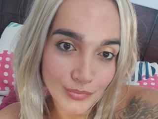 AmazingPaulaX's Model Profile