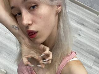JunieThesing's Model Profile