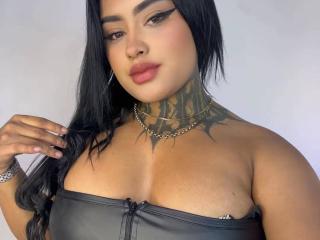 LairaHearvy's Model Profile