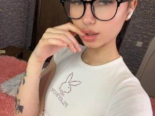 GlitchDoll's Model Profile