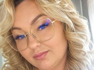 HazelDream69's Model Profile