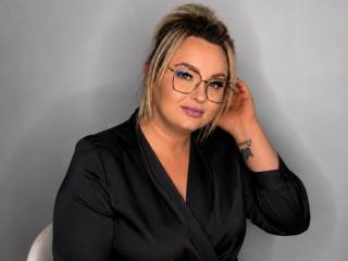 HazelDream69's Model Profile