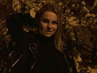 Lásd a BelleLisaG teljes profilját