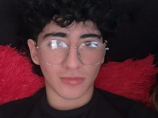 Lásd a ElliotNoir teljes profilját