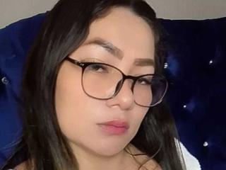 انظر إلى الملف المفصل لـ KhloeSexos