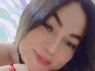 انظر إلى الملف المفصل لـ KhloeSexos