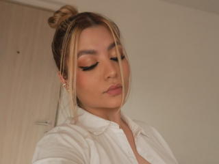 انظر إلى الملف المفصل لـ LauraDeluxe