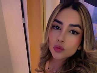 انظر إلى الملف المفصل لـ SofyaLane