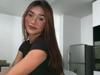 Yksityiskohtaiset tiedot mallista SashaHans