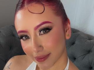 Prikaži popoln profil modela MaddyMills
