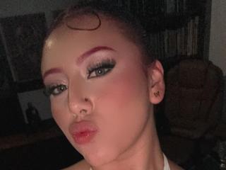 Prikaži popoln profil modela MaddyMills