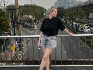 Prikaži popoln profil modela ToniField
