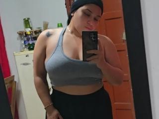 Prikaži popoln profil modela VivianaThomson