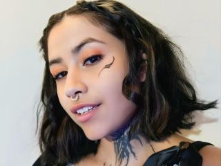 Prikaži popoln profil modela NyxVega