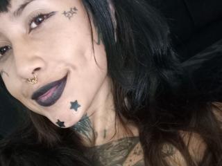 Prikaži popoln profil modela NyxVega