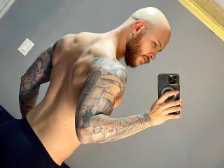 Prikaži popoln profil modela AdamMeyer