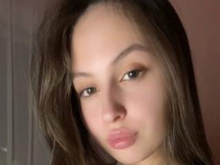 Prikaži popoln profil modela AudrieNuessen